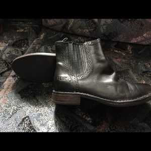 Black ugg boots